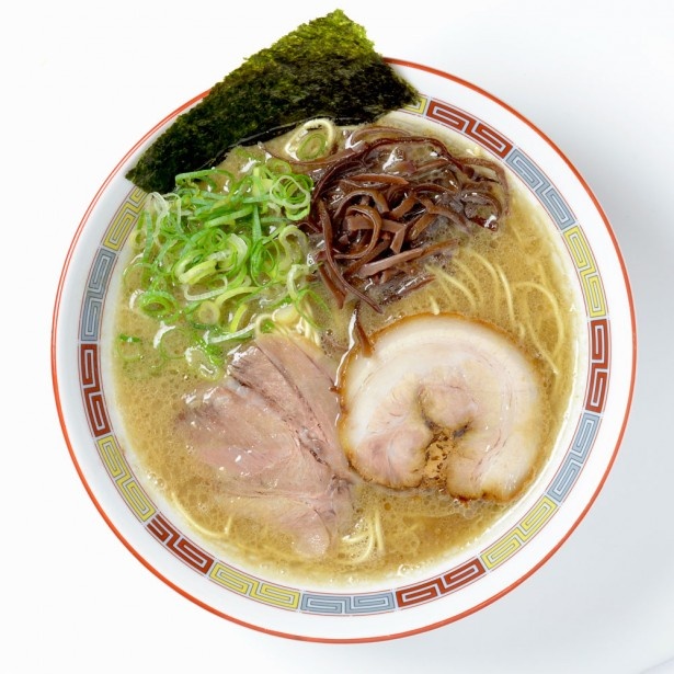 博多の横綱同士がタッグを組んだ「博多だるま×長浜ナンバーワン」。福岡県産の醤油で仕上げる珠玉の一杯が完成した