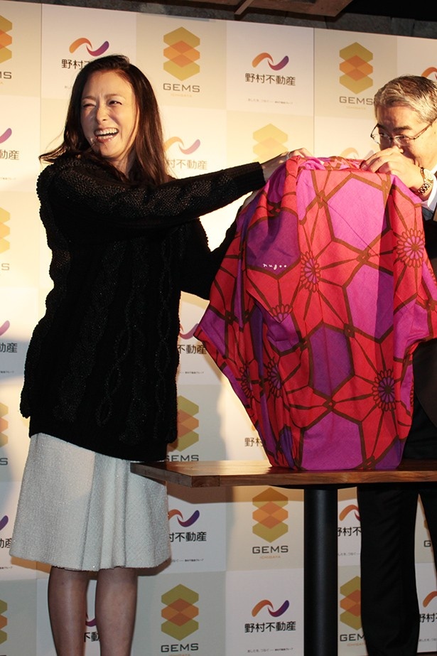 新名所・GEMS市ヶ谷の発表会に国生さゆりが登場