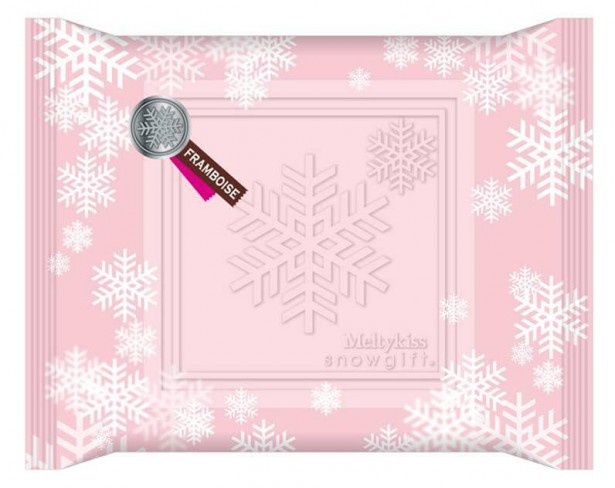 優しいパステルカラーに雪の結晶のモチーフを散りばめたオリジナルパッケージ(写真はフランボワーズ)