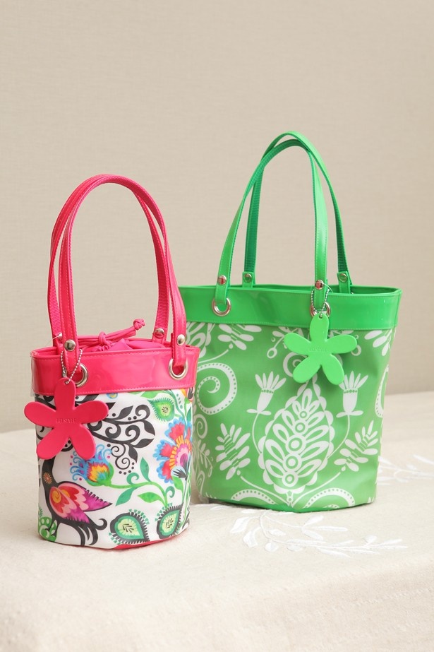 左から、ラインピクニックS（￥5616/W16×H19cm）、ラインピクニックM（￥6480/W 22×H25cm）【REI STYLE】