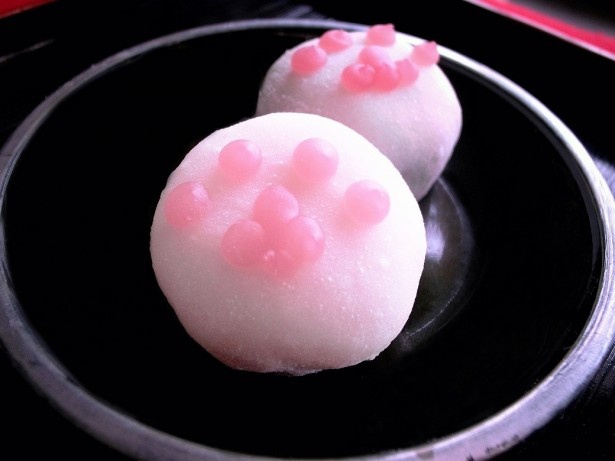 オカザえもんもビックリ！“まるでネコ”の肉球スイーツとは？