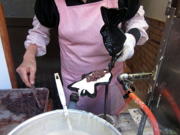 約1.8キロもある型で1匹ずつ焼き上げる、今ではあまり見かけない一丁焼きにこだわる同店