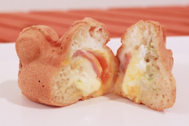 【写真を見る】人気No.1メニュー「ハムエッグ」(160円)を食べれば、あなたも福岡通に