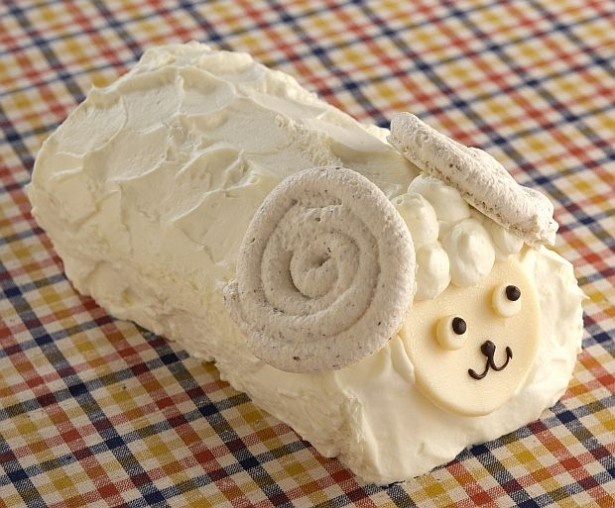 ふわっふわヒツジ！激カワ干支スイーツ「おメ～でとうロールケーキ」