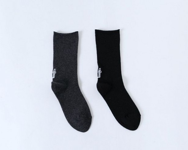 ニョロニョロのワンポイントが付いたシックなソックス
