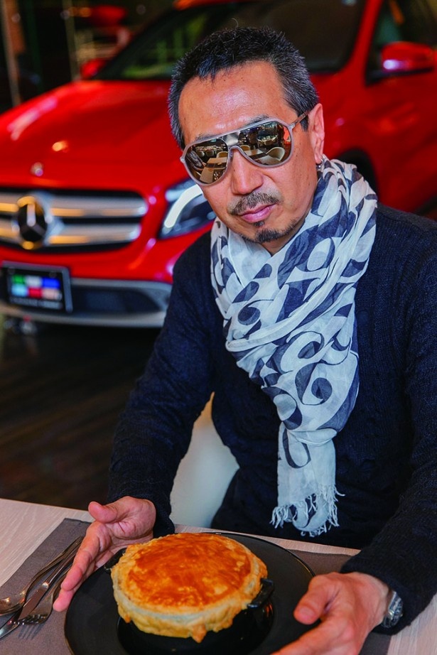 スイーツ番長は、「男のスイーツ」ブログやテレビ出演、著書を通してスイーツブームを牽引中。テレビ番組や店舗とコラボしてスイーツをプロデュースした経験も豊富