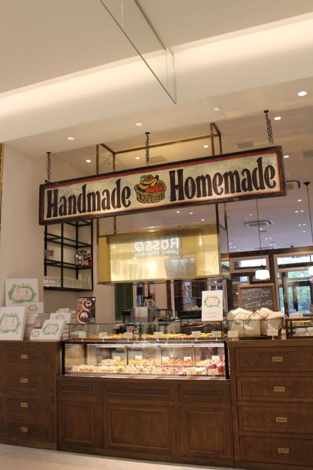 新宿で人気のパイ＆タルトカフェ、ハンドベイクス。全てのメニューを店内のキッチンで作り、出来立てのおいしさを提供する