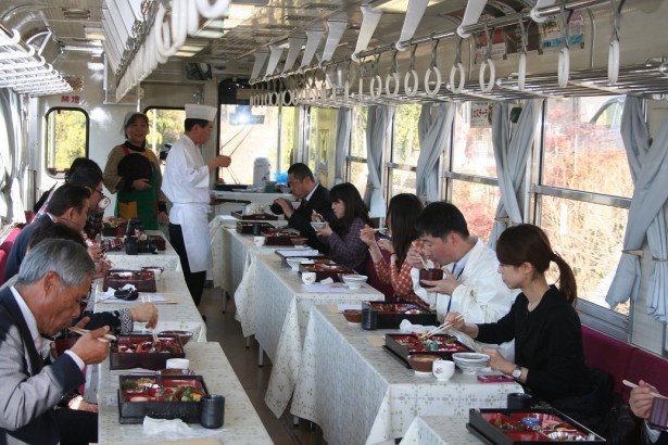 「じねんじょ列車」は2001年12月以来、毎冬運行している人気イベントだ