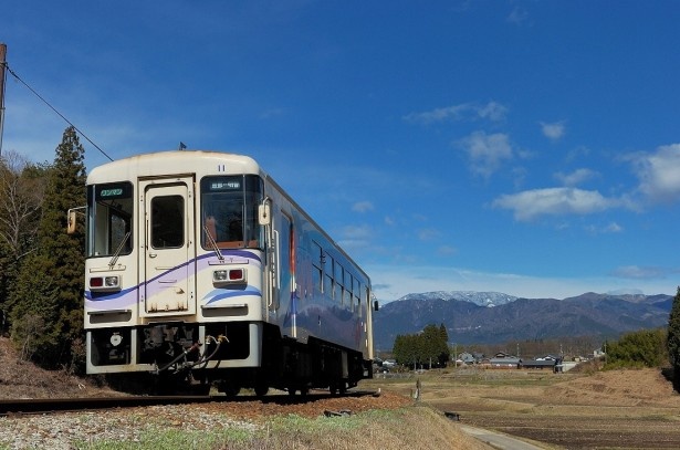 レトロな単線列車で、根強いファンも多い明知鉄道