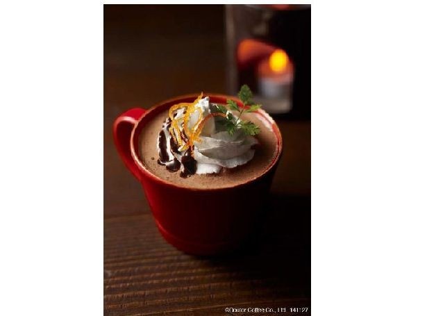 欧州のXmasで欠かすことができないと言われるホットワインをイメージしたドリンク「スパイシーショコラ」(440円～・HOT/ICED)