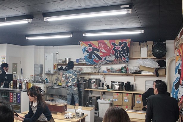 親しみのある店内。混雑時には相席となる場合も