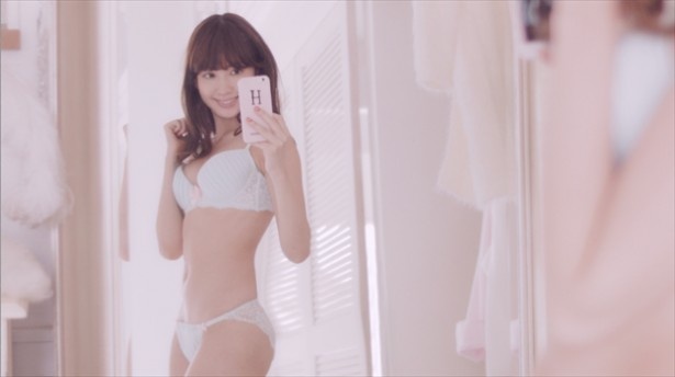 ウエストのくびれも魅力的だ