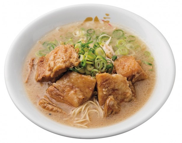まさに肉食系！とろっとろの角煮を豪快にラーメンに入れた、らーめん二男坊 博多王「肉食系拉麺」