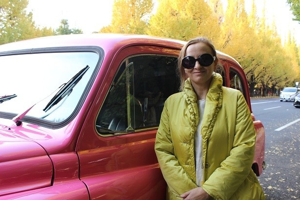 イギリス人女性のジーナさんがアテンドしてくれる