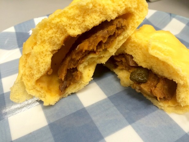 トマトまんの中には南イタリアの煮込み料理カポナータが入っている。トマトの酸味が絶妙