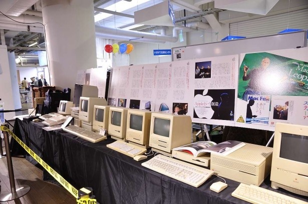 「Macintosh 30Years Meeting KOBE」の会場には古いMacずらりと展示された。ファンには垂涎のお宝だ