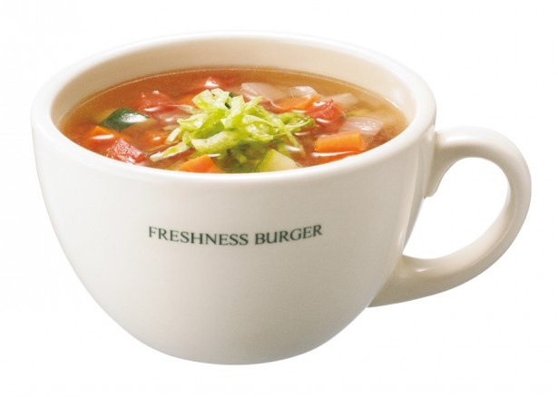 バターで炒めた野菜を、ダブルコンソメ製法で仕上げた特製スープで煮込んだ「ベジタブルスープ」(単品税抜290円) ※一部店舗では未販売