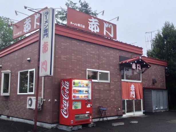赤門はラーメン専門店だが、若大将の新たな挑戦として大樹チーズサーモン丼を提供しはじめた