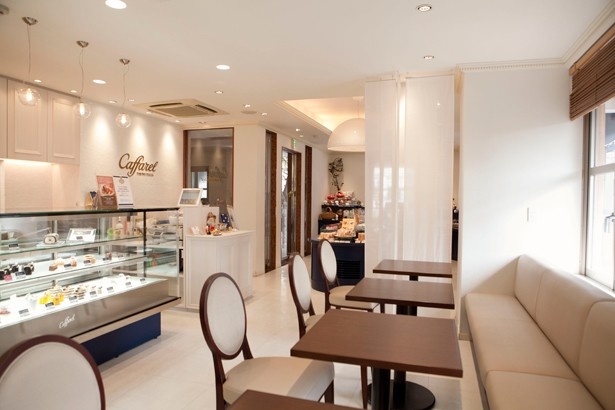 店内のカフェでは限定ドルチェなども味わえる