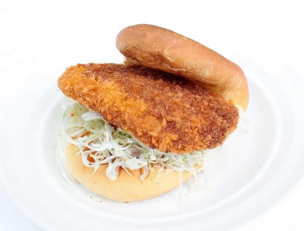 「ミンチ天バーガー」(270円)はプレーン味とカレー味の2種類から選べる