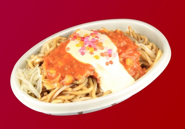 【写真を見る】「勝ち星☆きらきらイタリアン」(430円)はビッグスワン限定のスタジアムグルメだ