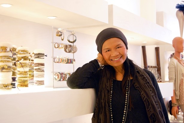 ベトナム生まれの女性デザイナー、チャン・ルー。オープン当日は同店でコーディネートをしてくれる