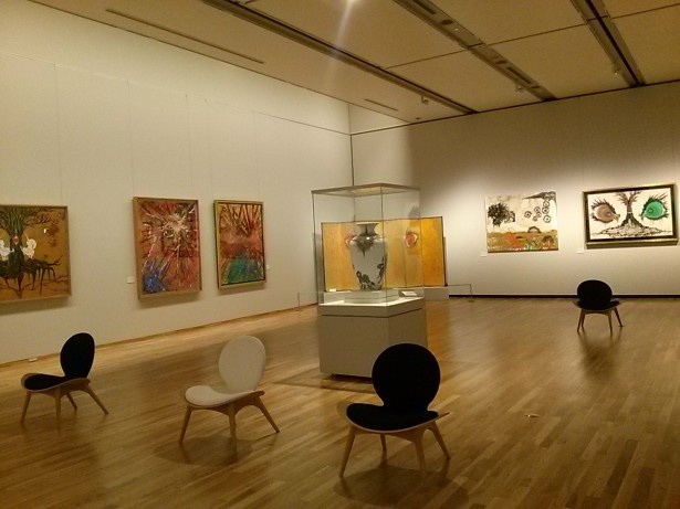 会場には絵画のほか立体作品も展示