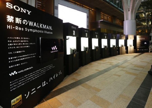 東京ミッドタウン キャノピー・スクエアで開催中のイベント「禁断のWALKMAN Hi-Res Symphonic Illusion」