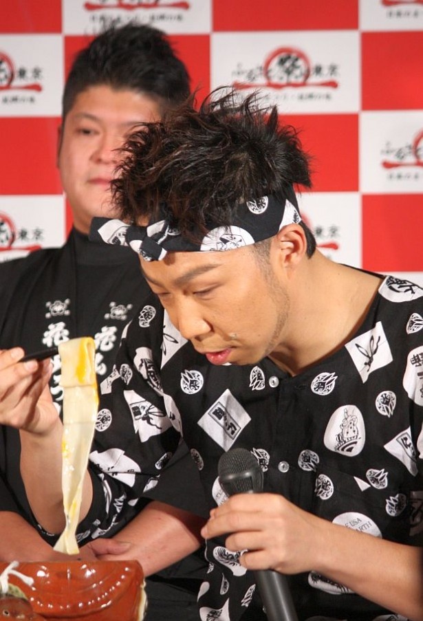 群馬県のうどん、鬼ひも川を食べるUSA。「コシがスゴイ！」