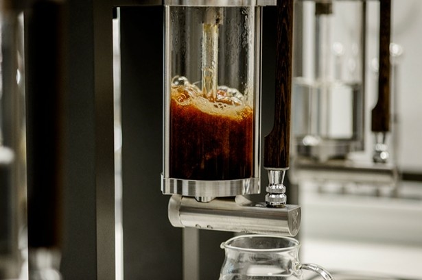 【写真を見る】最新のコーヒー抽出マシン「スチームパンク」はバリスタの味を再現!?