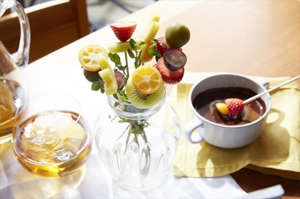 「フルーツブーケのCHOYAチョコフォンデュ」(1000円)は盛り付けも美しい！