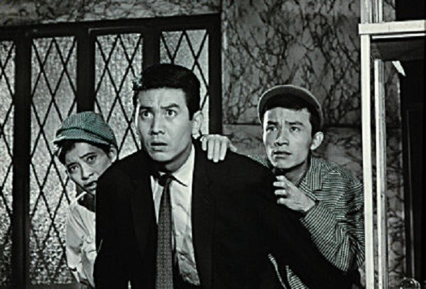 円谷プロダクションによる最初のテレビシリーズ作品「ウルトラQ」。怪事件に立ち向かう3人の主人公(写真左から桜井浩子、佐原健二、西條康彦)