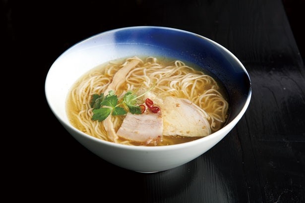 Sのロック￥900 サンマ節や焼きアゴ、天然知床羅臼昆布など36種類の素材が奏でる、まろやかな塩味にノックアウト