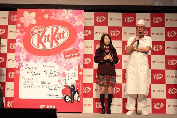 テリー伊藤(右)はコロッケ店の店主を熱演