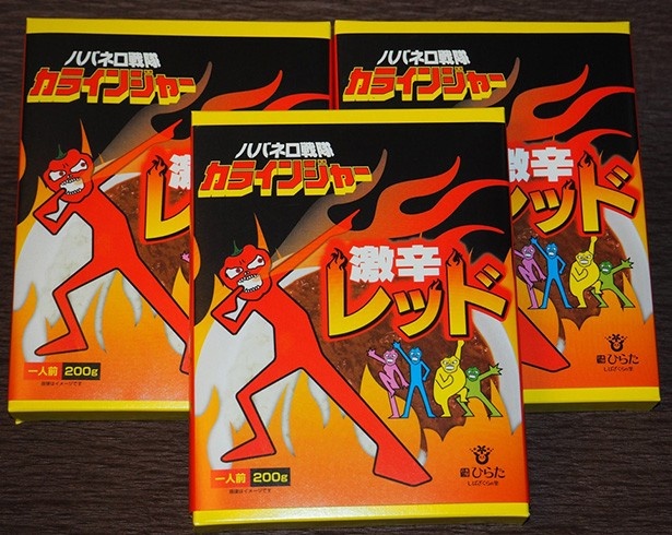 ハバネロ戦隊カラインジャー 激辛レッド」(税別461円)のパッケージには、ハバネロ戦隊が描かれている