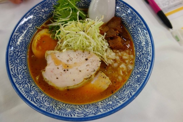 ラーメン部門優勝　中華そば　親孝行「赤咖喱白湯」