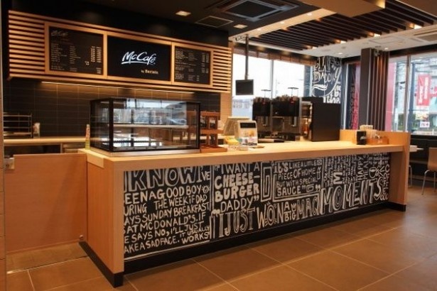 “McCafe by Barista”店内(写真は一例)。専任バリスタが1杯ずつ丁寧に作ったこだわりのドリンクを楽しめる
