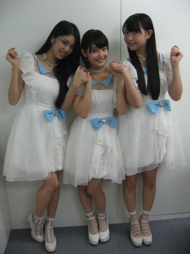21世紀最初の純白アイドル「さんみゅ～」は、もちろん衣装も純白！