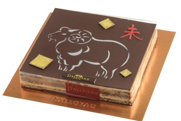 「ダロワイヨの干支オペラ」(2160円)は同店自慢のガトーオペラがベースに