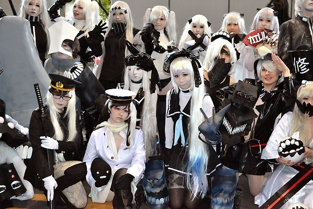 深海棲艦に扮したレイヤーが勢ぞろい！