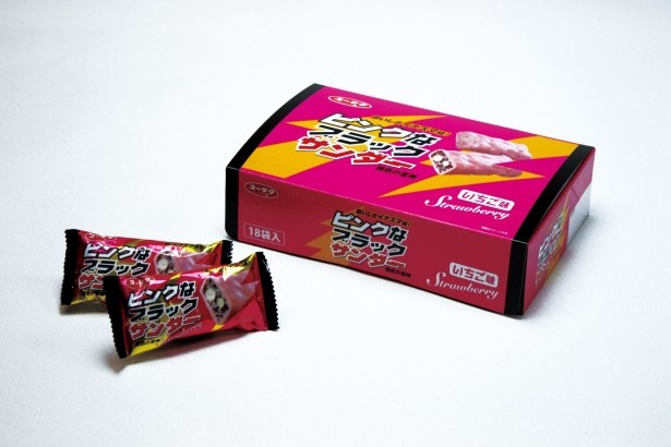 ここでしか買えない、いちご味の「ピンクなブラックサンダー」(税抜1000円)