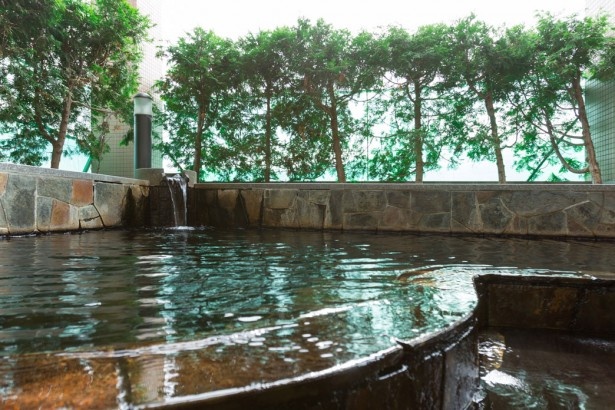 しほろ温泉プラザ緑風は周囲に広がる手付かずの大自然が望める、癒される空間の露天風呂