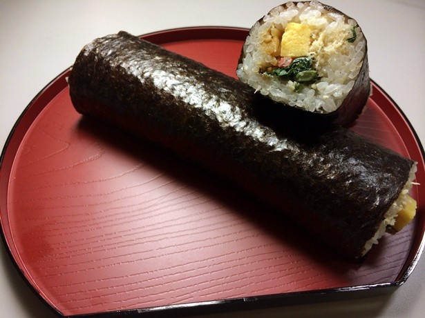 七福神にあやかり、7種類の具材を使った「口福恵方巻き」(￥700)は、ボリューム満点