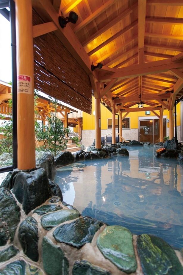 RAKUSPA 鶴見(神奈川・鶴見)の弱酸性硫黄泉の人工温泉「美人の湯」