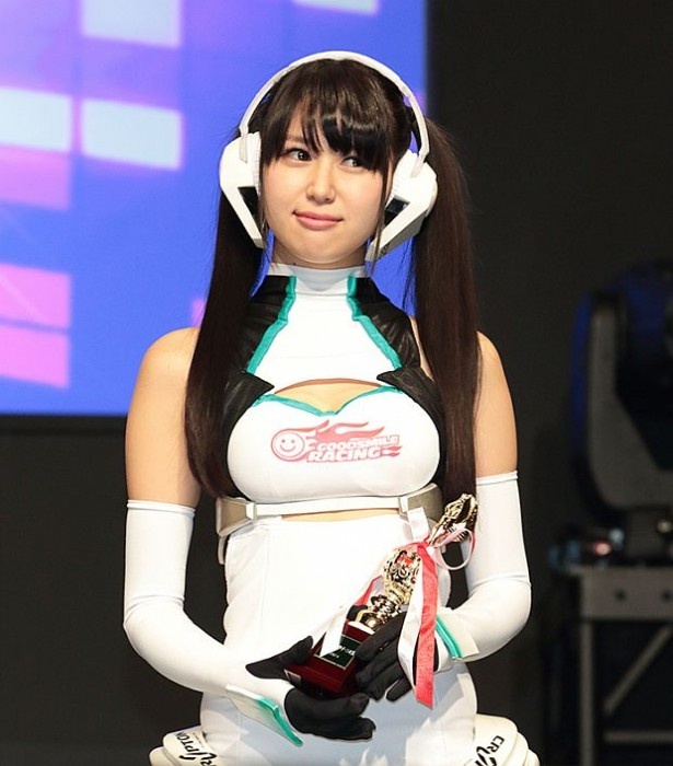 荒井つかさはマシュマロを口でキャッチするのが得意！