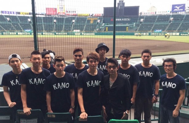 2014年8月、日本の甲子園球場にて。永瀬がかわいがっていた生徒や苦楽を共にしたスタッフが集まった