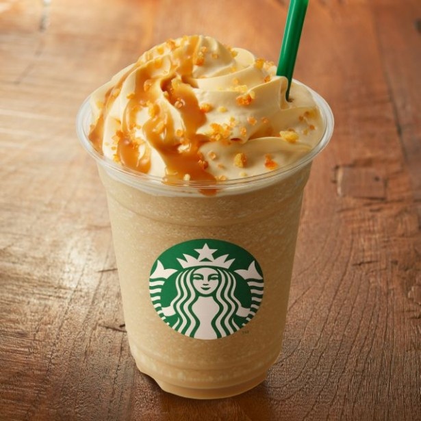 「オランジュ ホワイト モカ フラペチーノ with キャラメルソース」(Tall・税抜520円、Grande・税抜560円、Venti・税抜600円 )は、デザート感覚で楽しめる