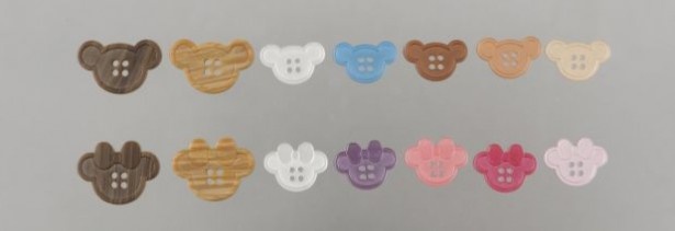 「ボタンセット」(1600円)の瓶の中には、木目風のボタンとカラーボタンが計24個が入っている。シンプルなデザインで洋服にも合わせやすい！