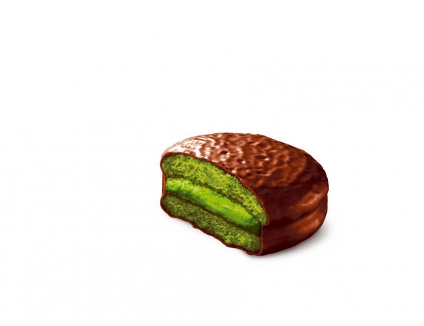 ケーキとクリームに抹茶がたっぷり使われている「チョコパイ(贅沢抹茶)個売り」(想定小売価格・税抜78円前後)