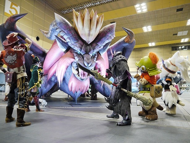 テオ・テスカトルなど、過去にも登場した実物大モンスターのオブジェが集結！